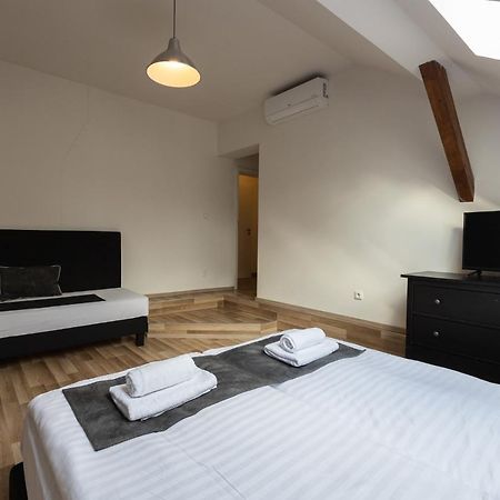 Old Town Spirit Aparthotel Prag Exteriör bild