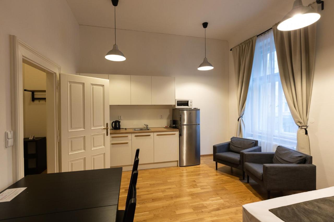 Old Town Spirit Aparthotel Prag Exteriör bild