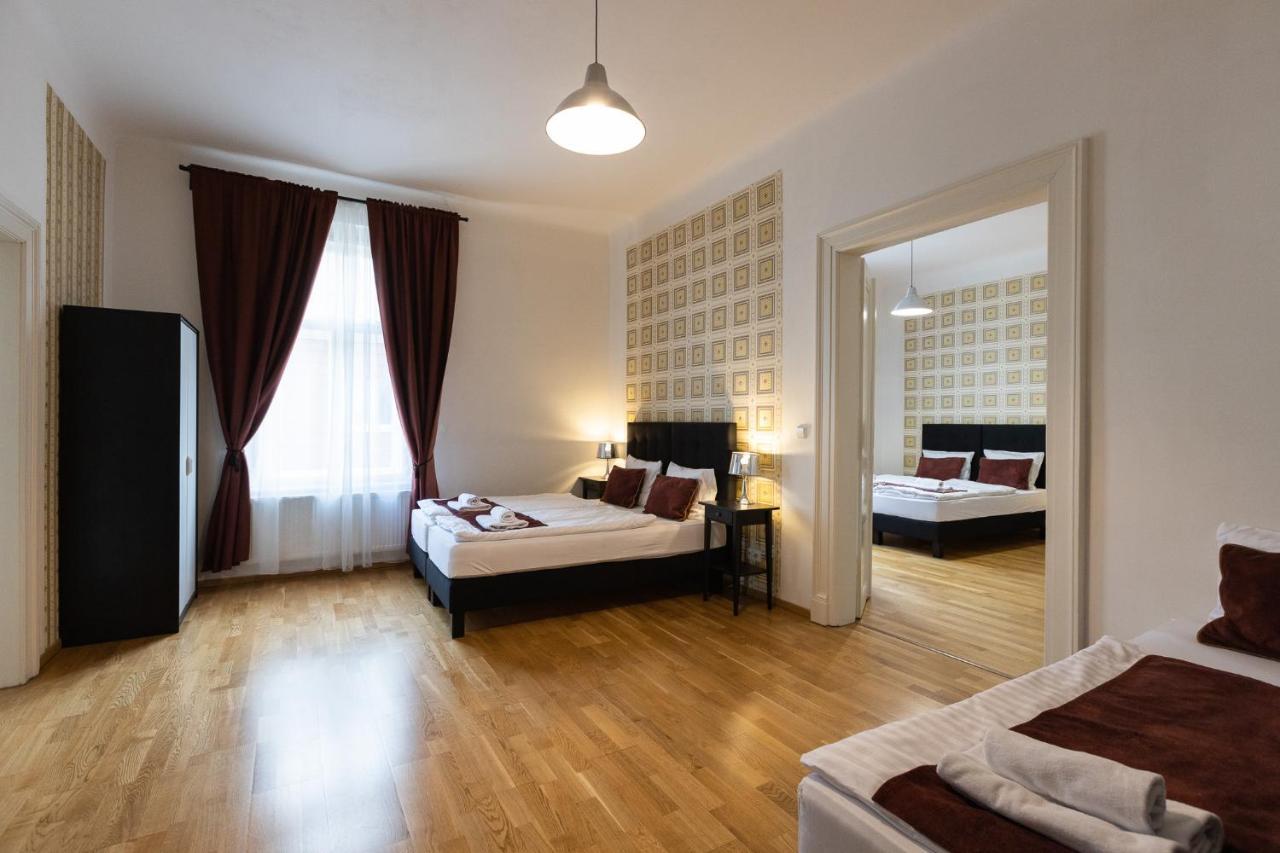 Old Town Spirit Aparthotel Prag Exteriör bild