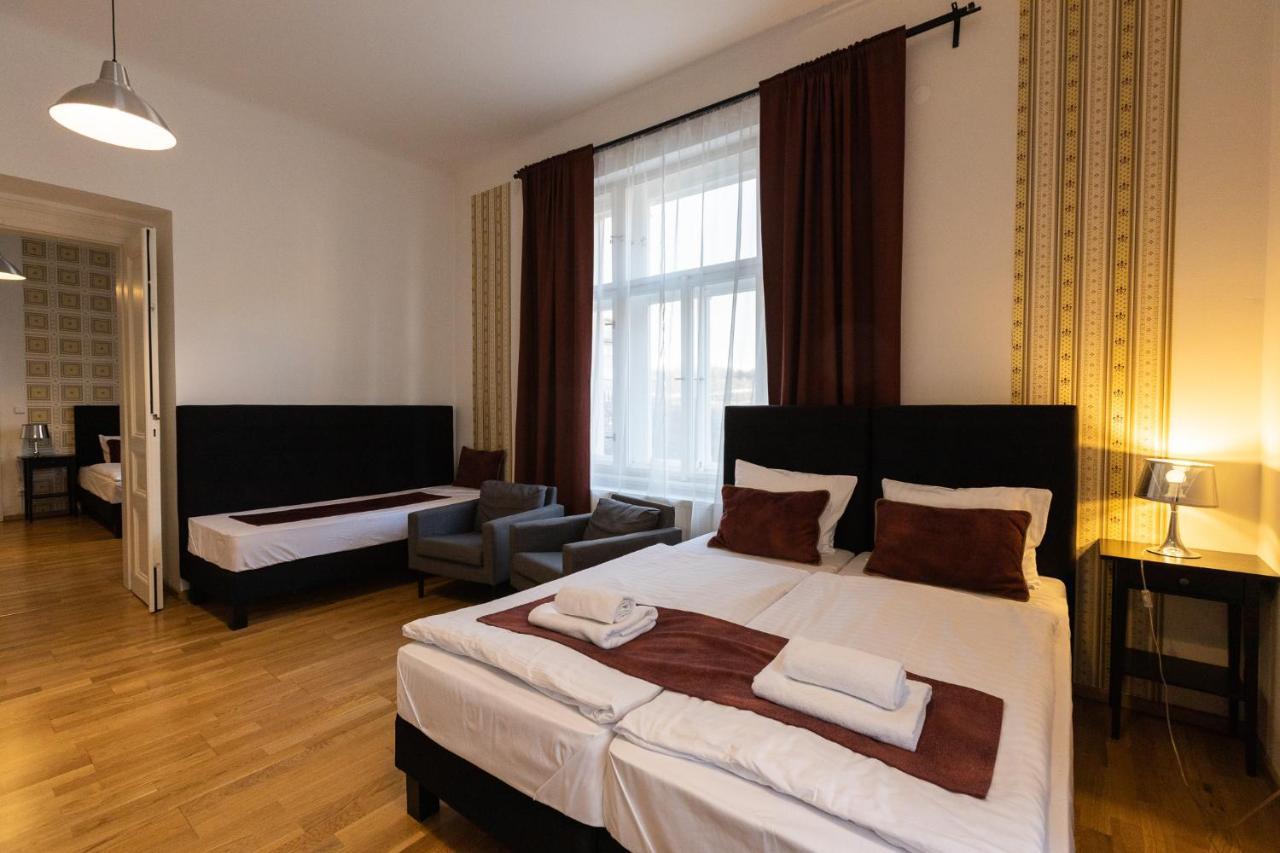 Old Town Spirit Aparthotel Prag Exteriör bild