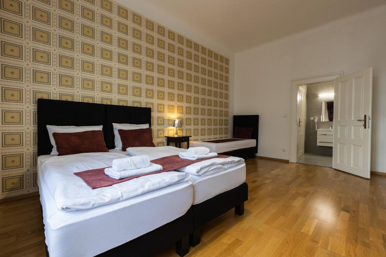 Old Town Spirit Aparthotel Prag Exteriör bild