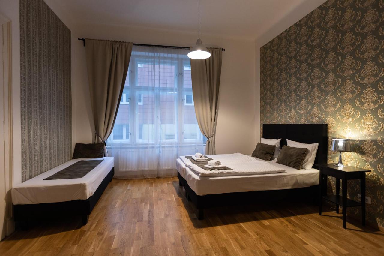 Old Town Spirit Aparthotel Prag Exteriör bild