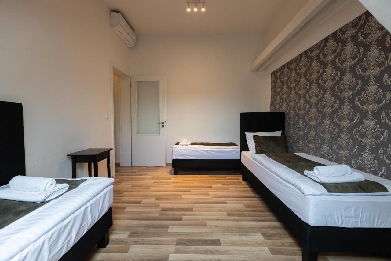 Old Town Spirit Aparthotel Prag Exteriör bild